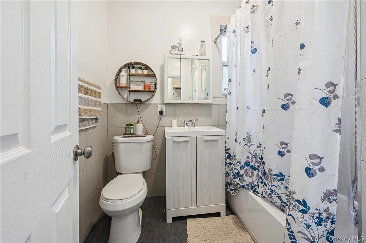 #8 photo, 1065 Stell Place, Bronx , NY 10469