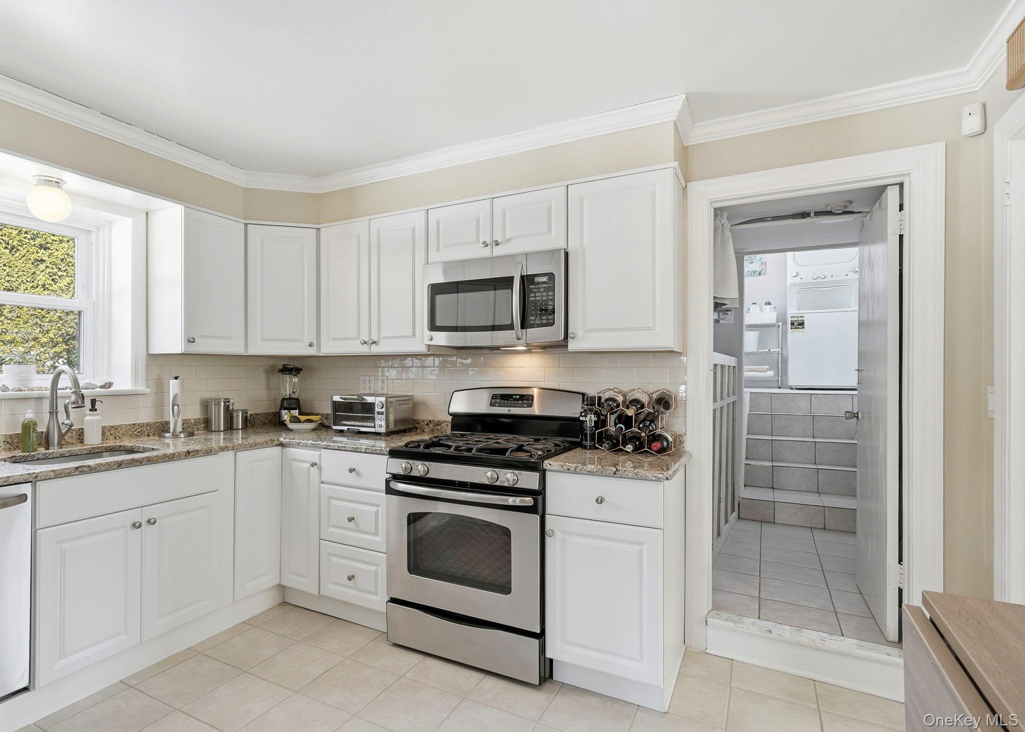 #8 photo, 4 Dupont Avenue, White Plains , NY 10605