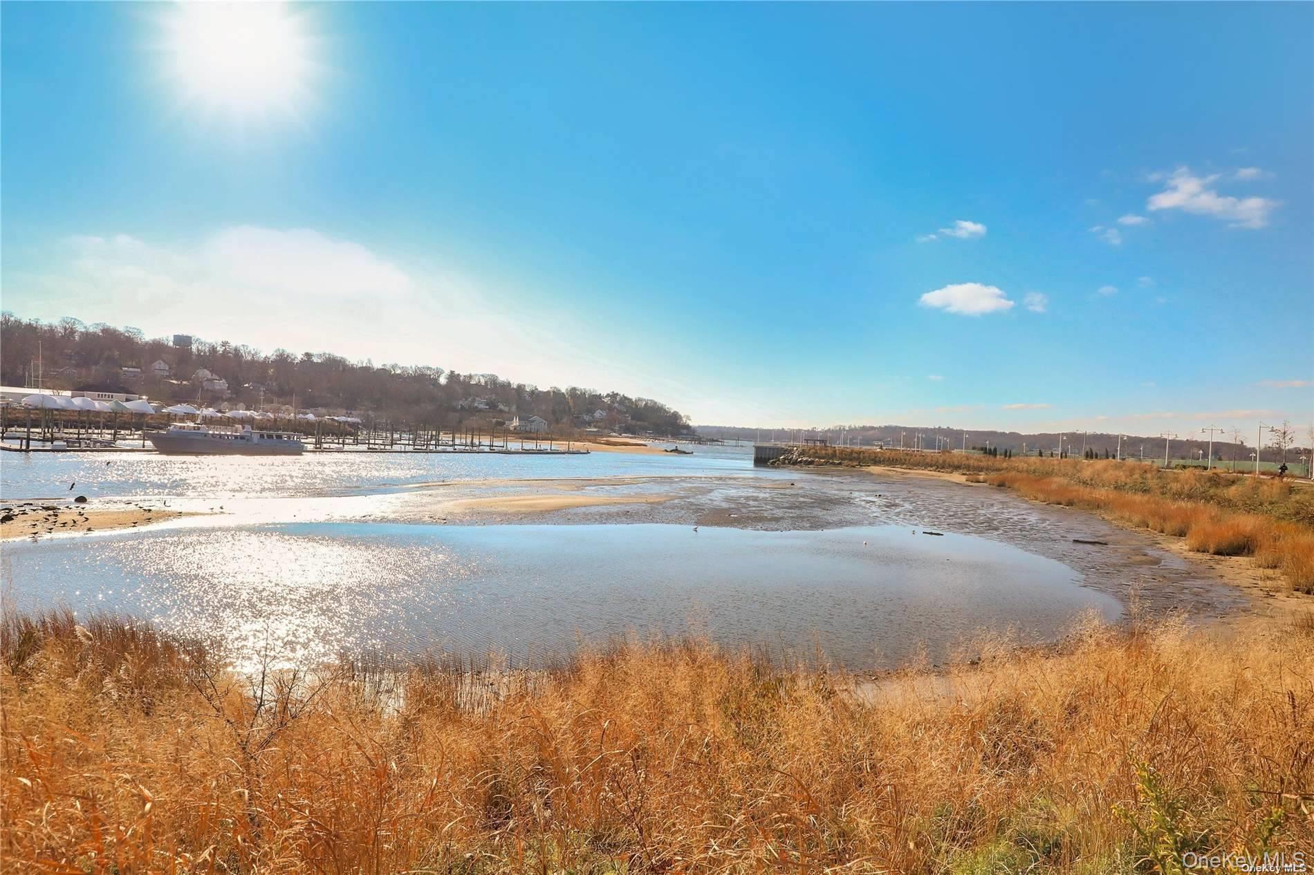 #2 photo, 100 Garvies Point Road, नासाउ काउंटी Glen Cove , NY 11542