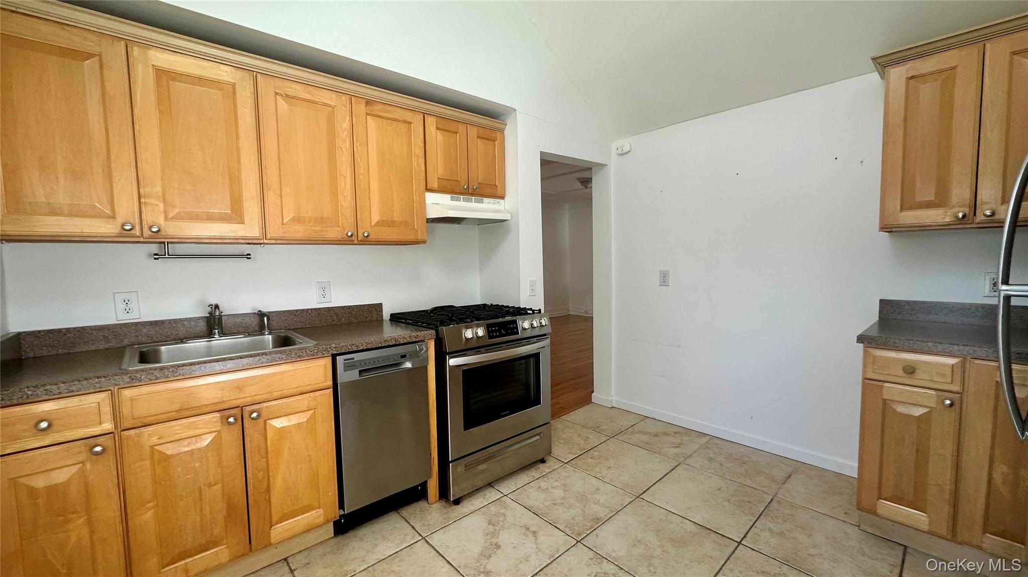 #8 photo, 55 Davis Street, नासाउ काउंटी Locust Valley , NY 11560