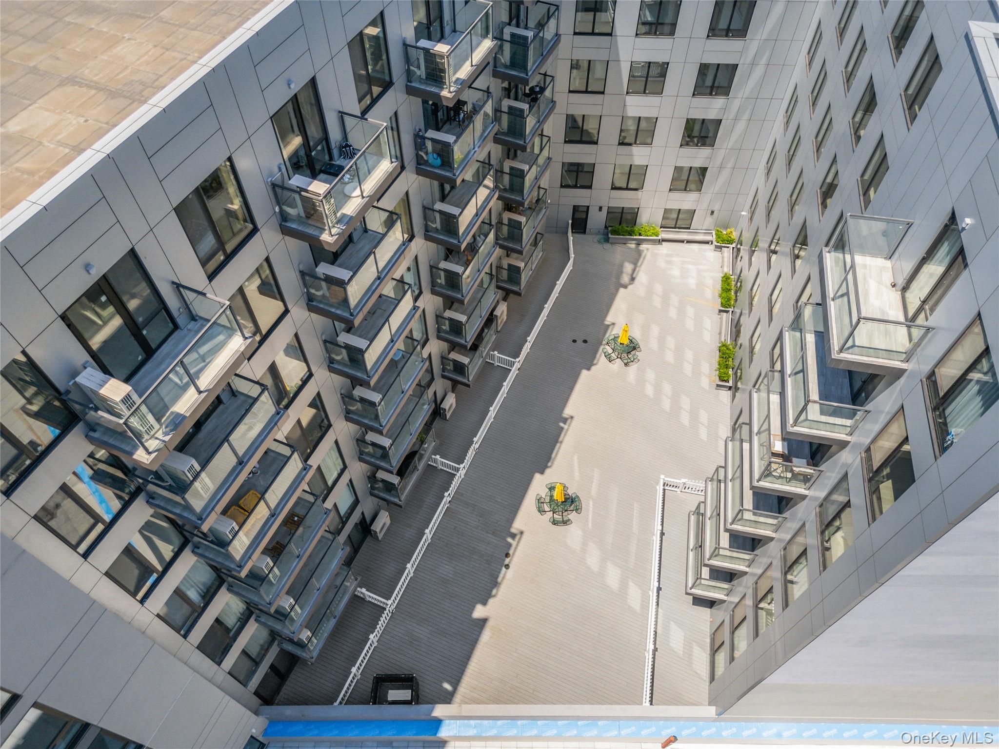 #17 photo, 70-65 Queens Boulevard, Куинс ‖ Woodside , NY 11377