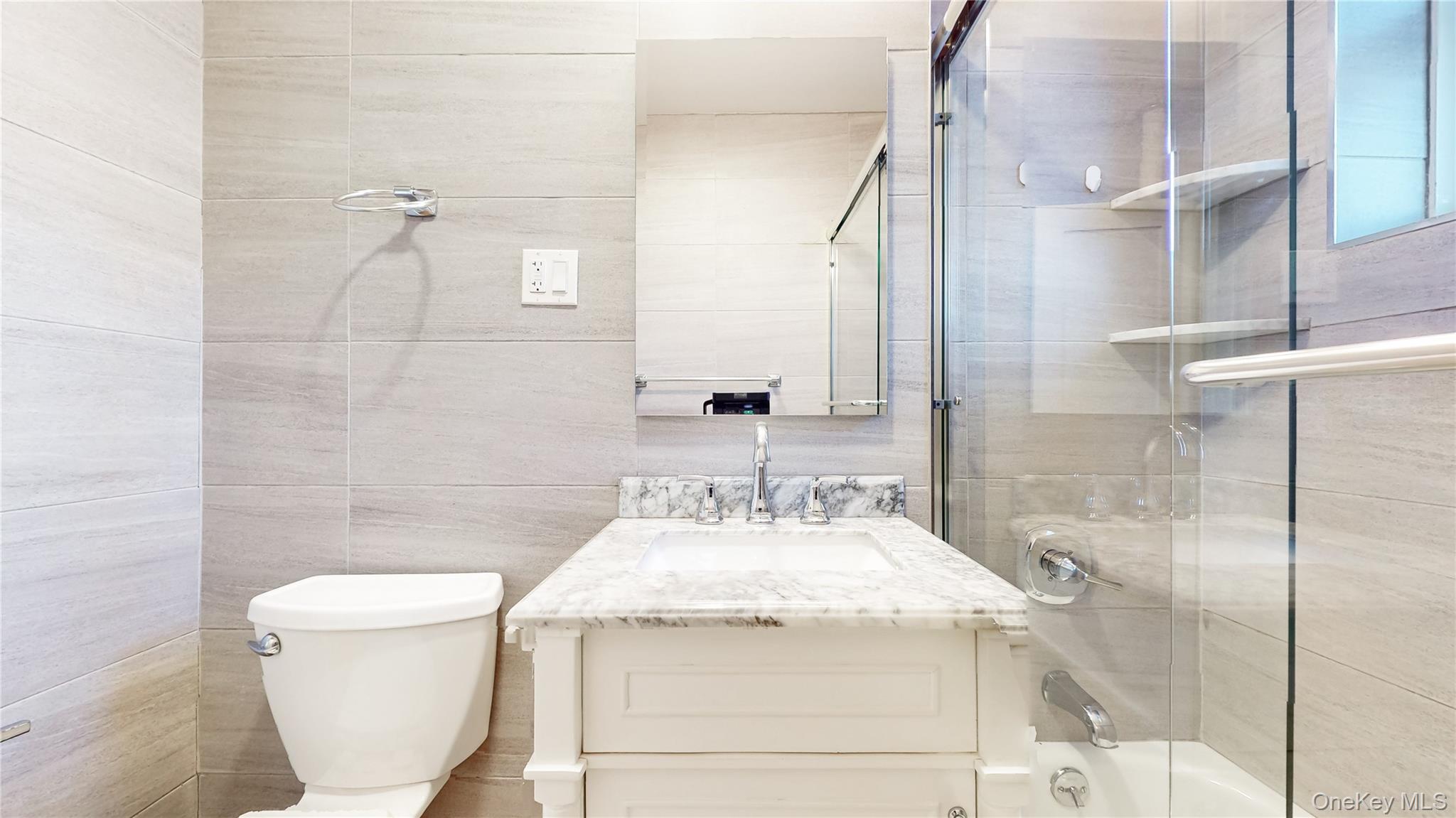 #10 photo, 64-11 99th Street, कुईंस Rego Park , NY 11374