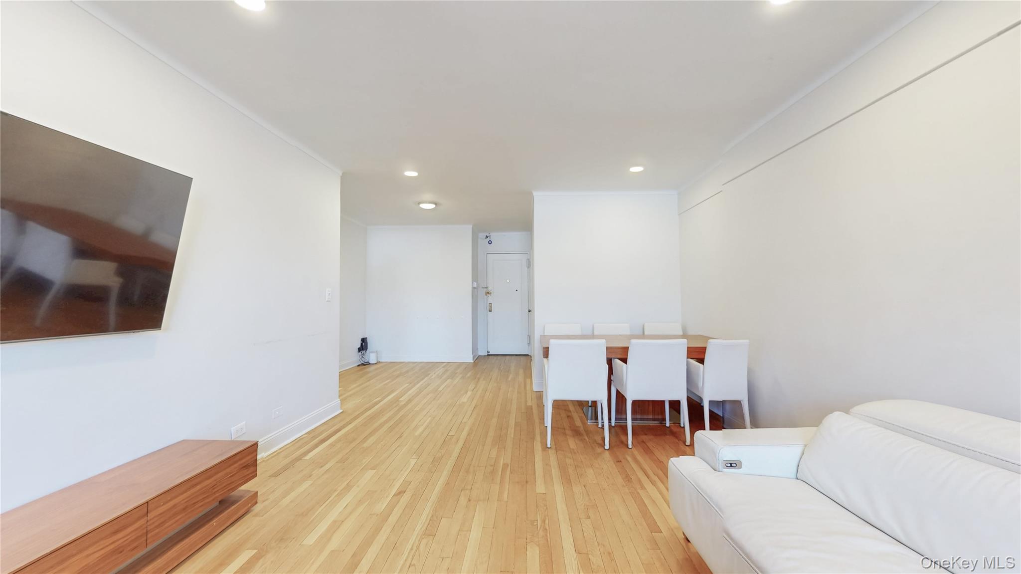 #4 photo, 64-11 99th Street, कुईंस Rego Park , NY 11374