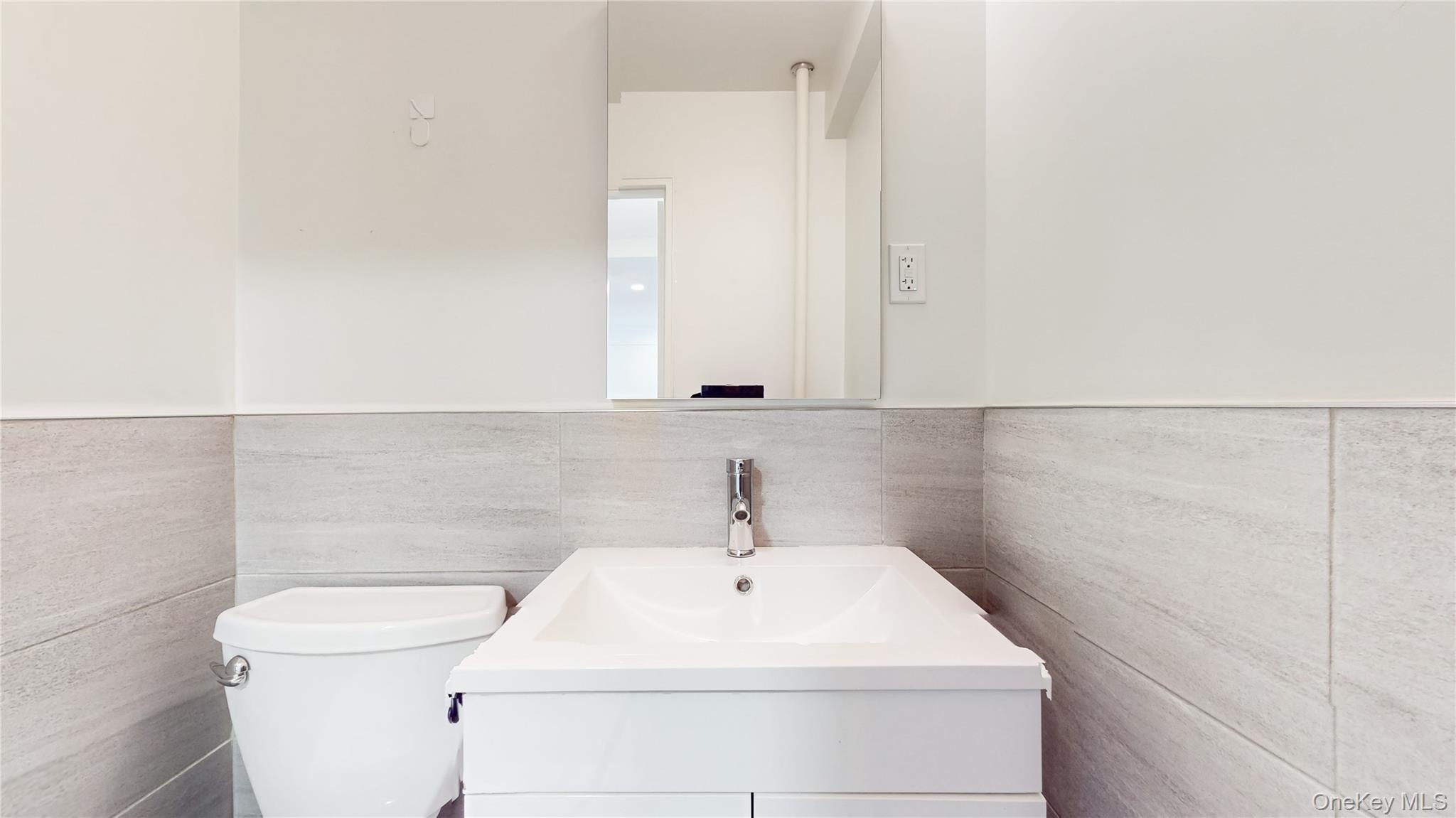 #8 photo, 64-11 99th Street, कुईंस Rego Park , NY 11374