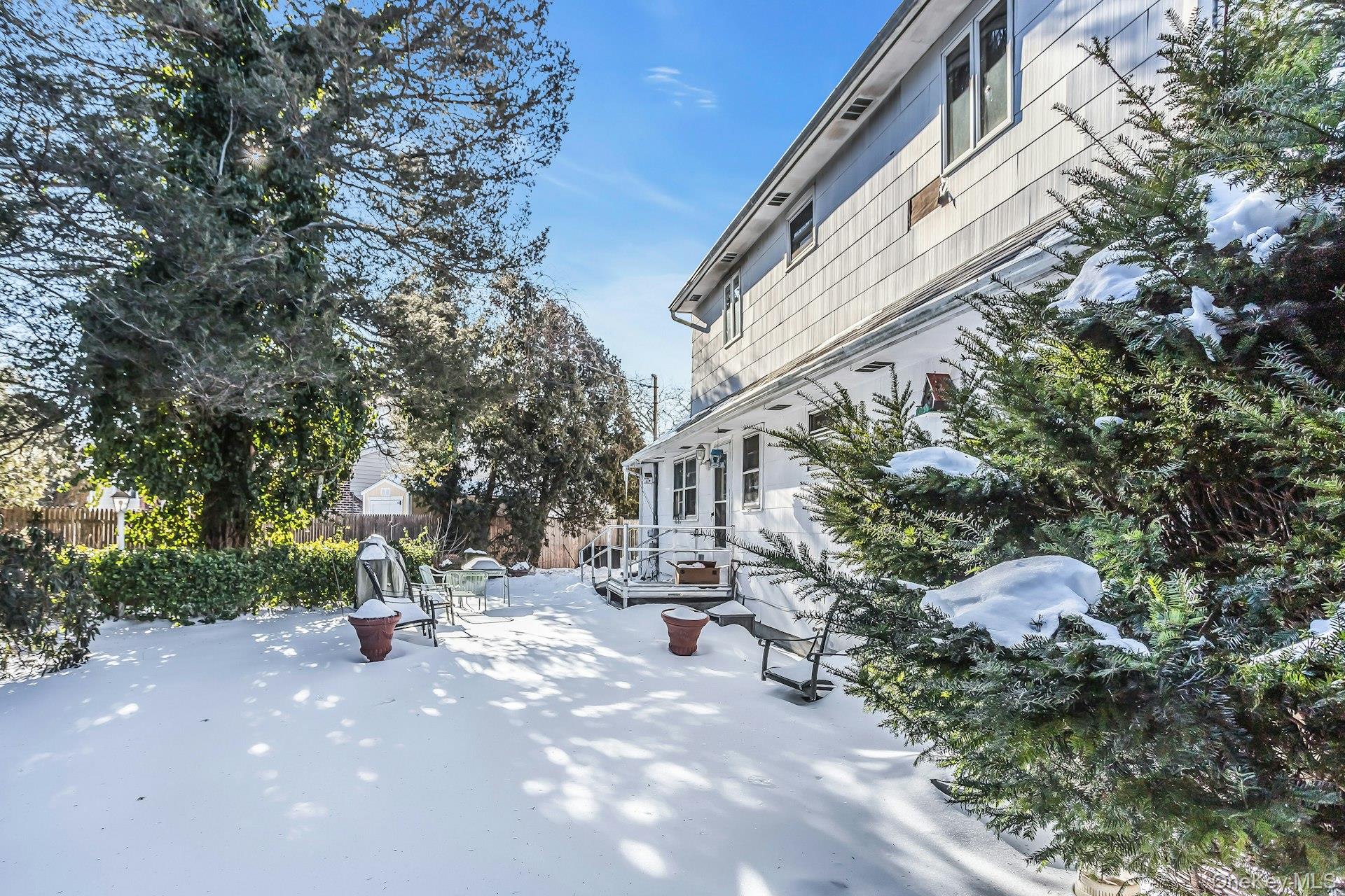 #18 photo, 1 Towne Court, Melville , NY 11747