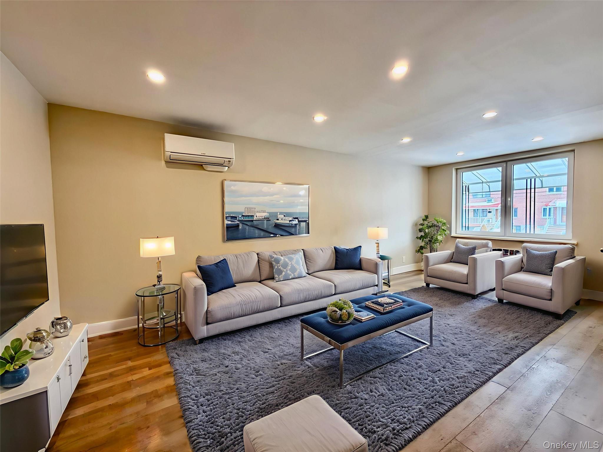 #1 photo, 6160 69th Lane, קווינס Middle Village , NY 11379