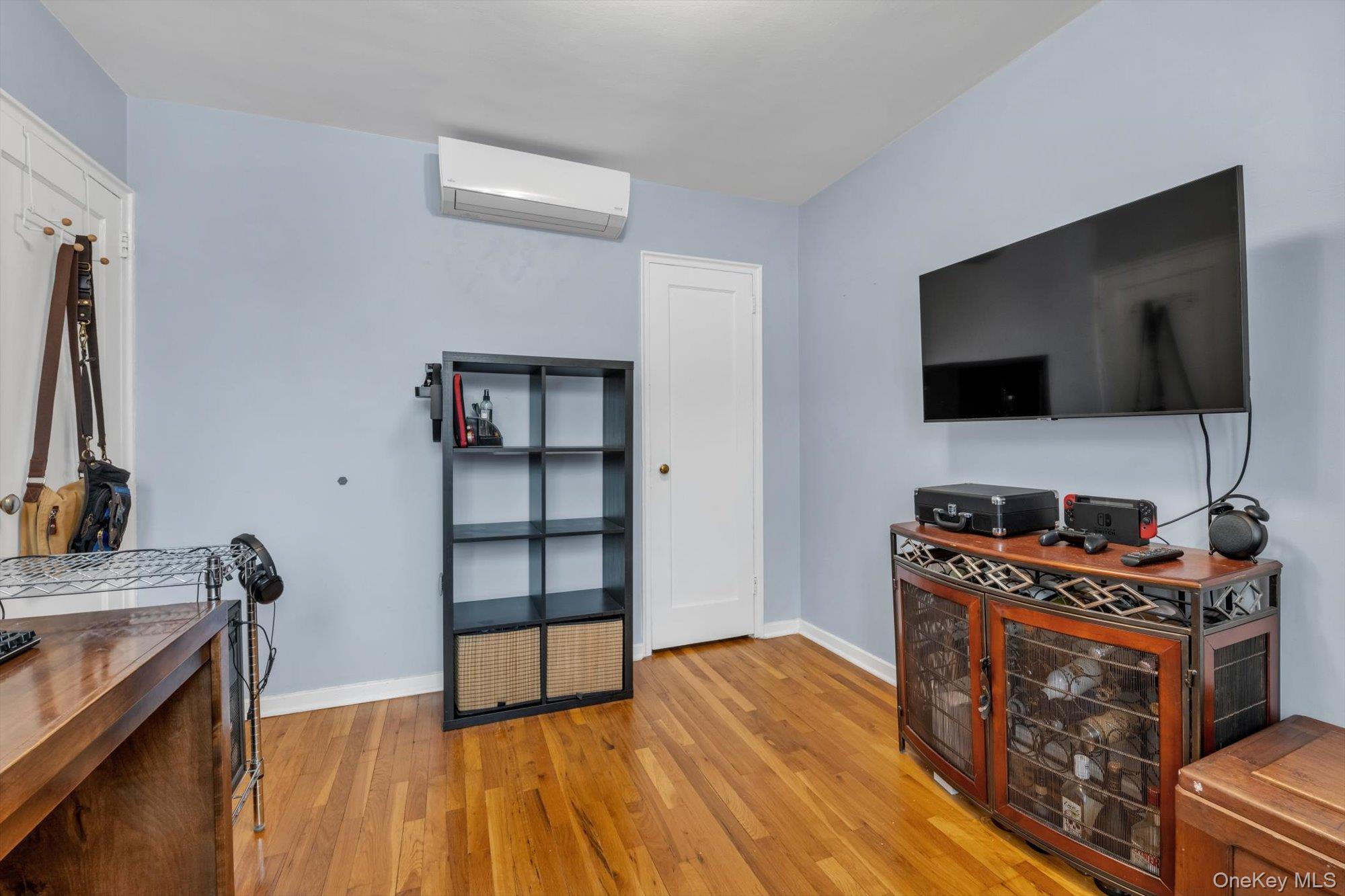 #10 photo, 218-01 68 Ave, Oakland Gardens , NY 11364