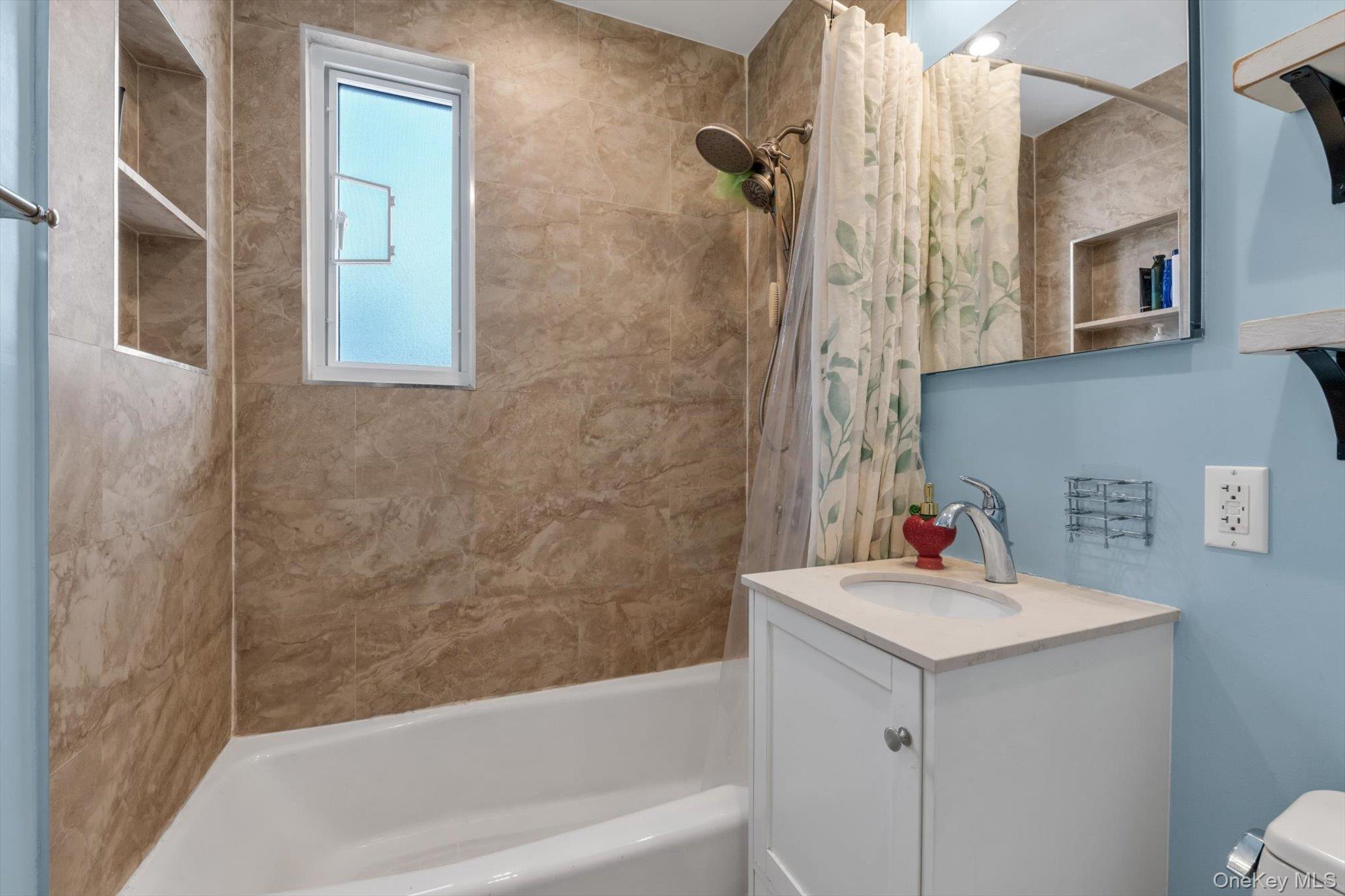 #12 photo, 218-01 68 Ave, Oakland Gardens , NY 11364