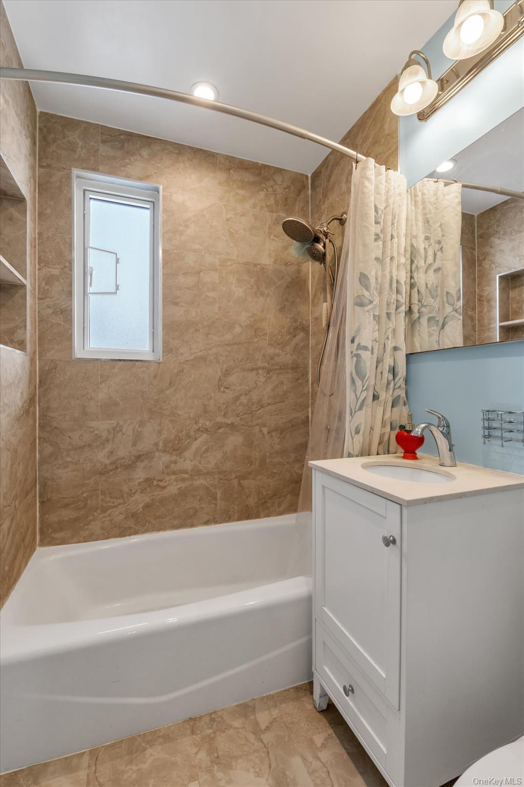 #13 photo, 218-01 68 Ave, Oakland Gardens , NY 11364