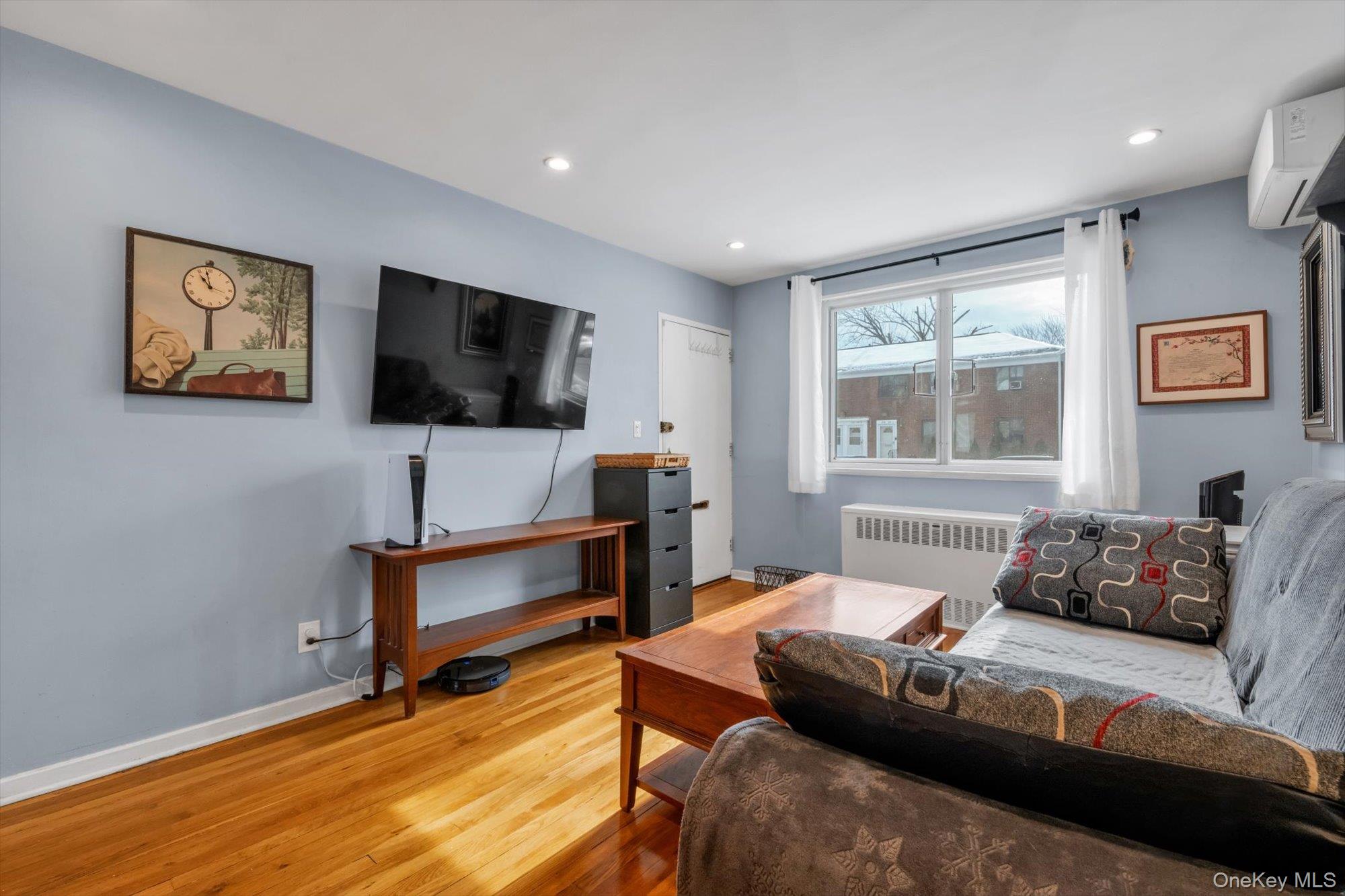 #2 photo, 218-01 68 Ave, Oakland Gardens , NY 11364