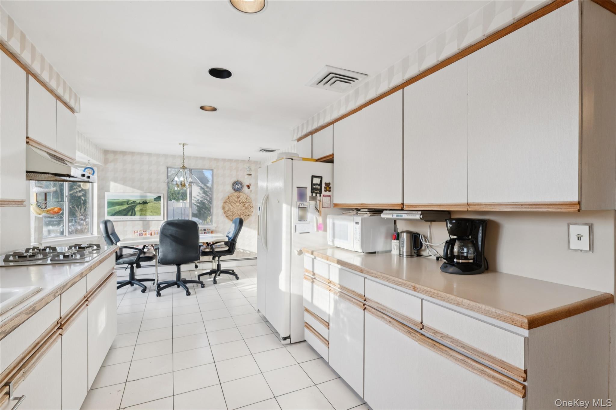 #17 photo, 10 Sarah Drive, מחוז סאפוק Dix Hills , NY 11746