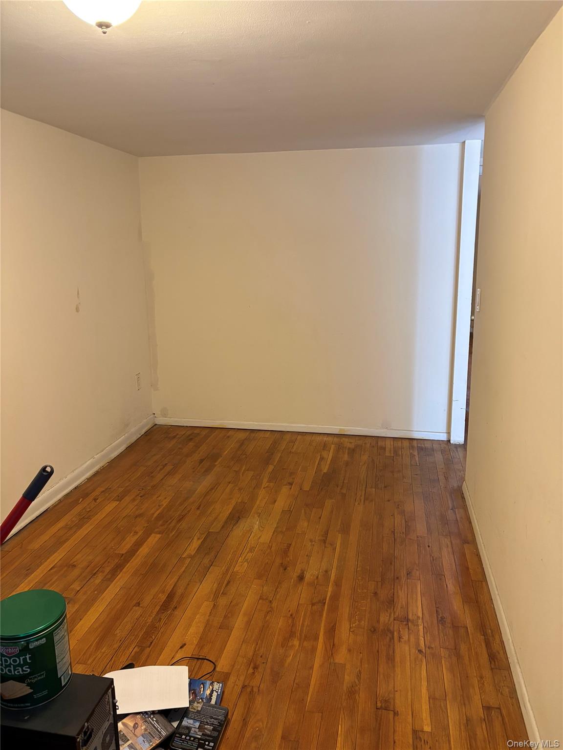 #15 photo, 281 Graff Avenue, Бронкс ‖ Bronx , NY 10465