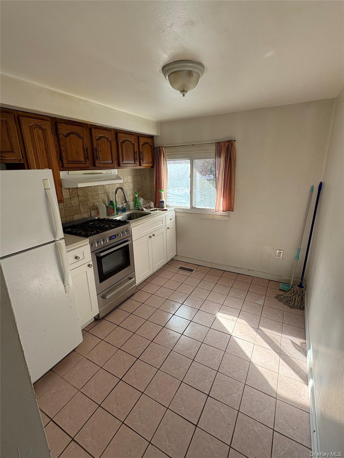 #16 photo, 281 Graff Avenue, Бронкс ‖ Bronx , NY 10465