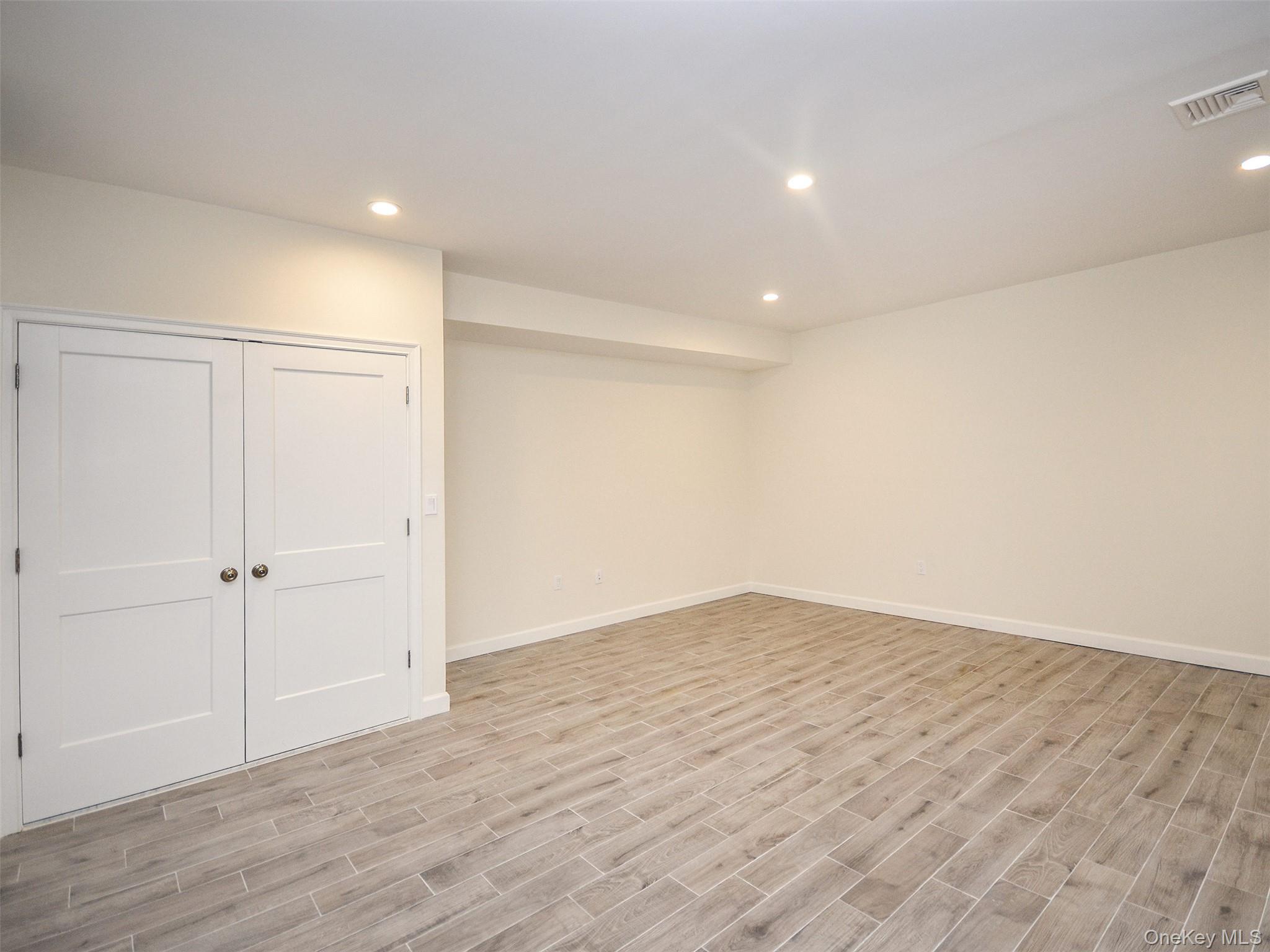 #16 photo, 30 Rear Dunes Lane, पोर्ट वॉशिंगटन Port Washington , NY 11050