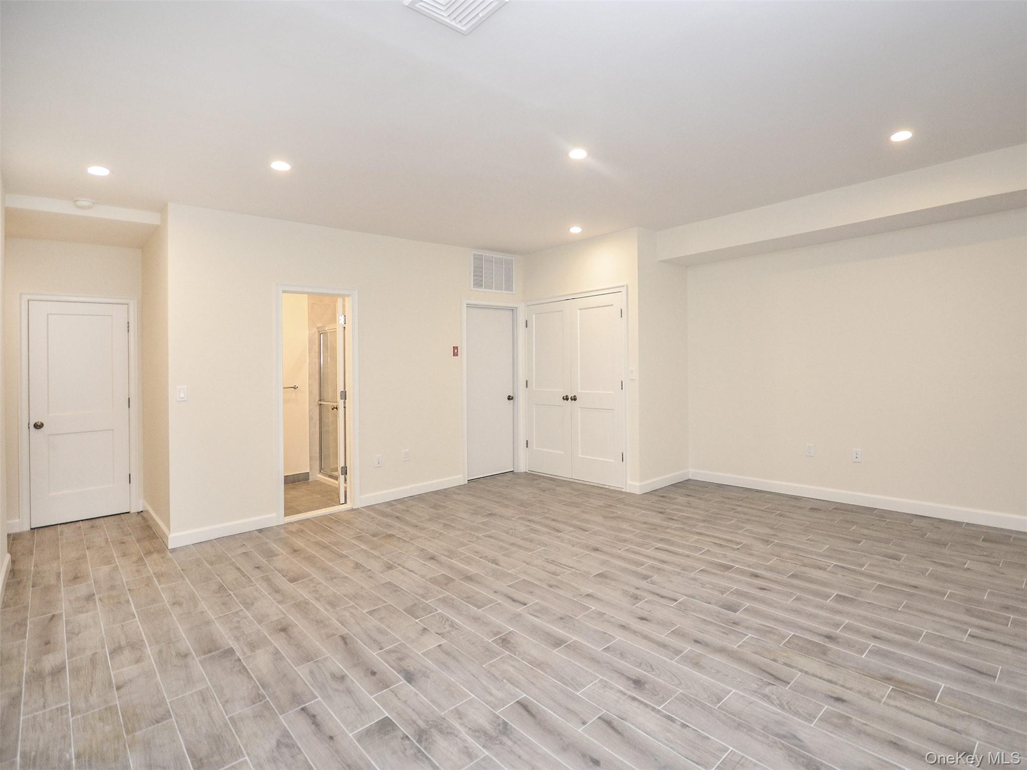 #18 photo, 30 Rear Dunes Lane, पोर्ट वॉशिंगटन Port Washington , NY 11050