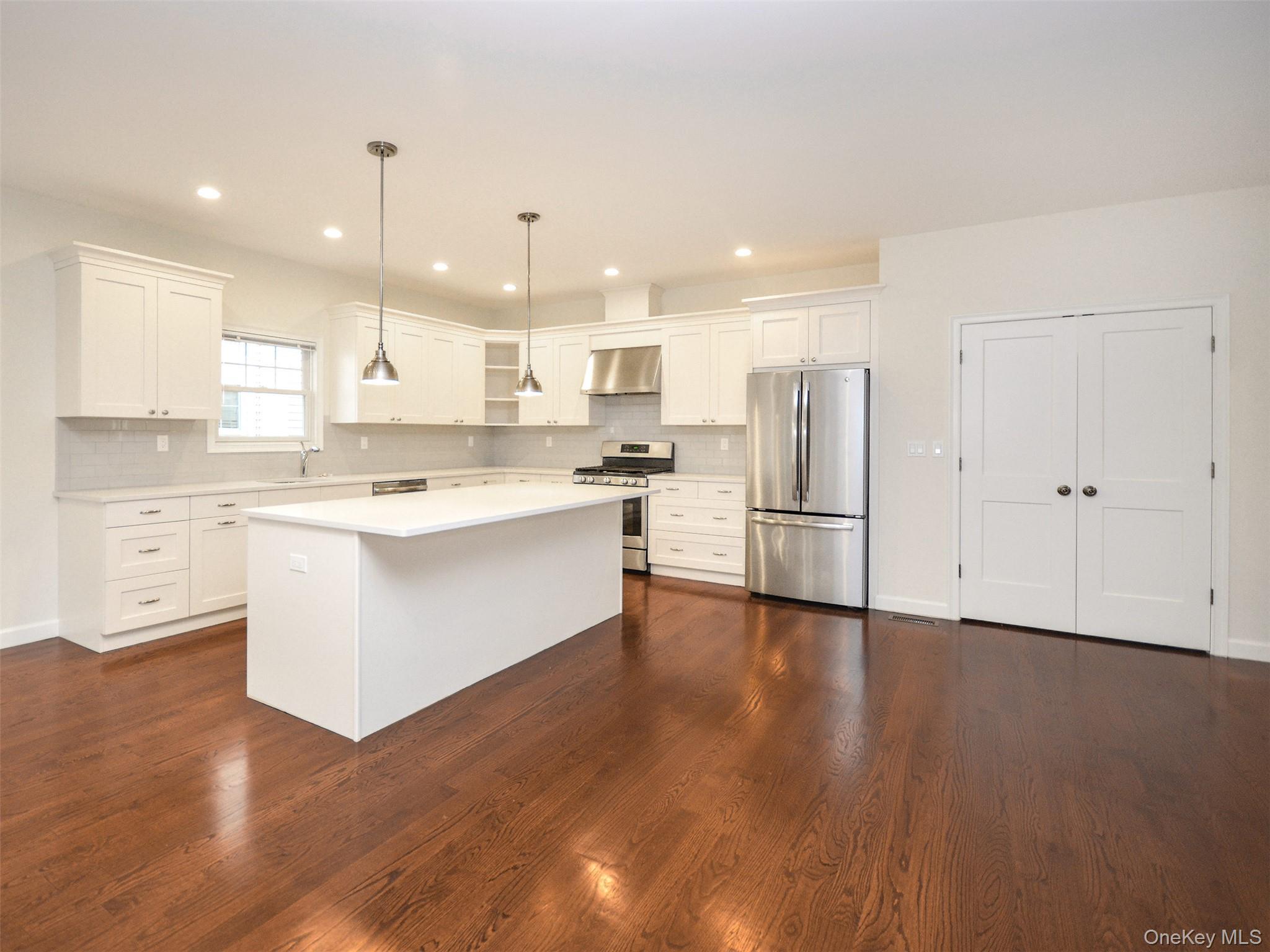 #4 photo, 30 Rear Dunes Lane, पोर्ट वॉशिंगटन Port Washington , NY 11050