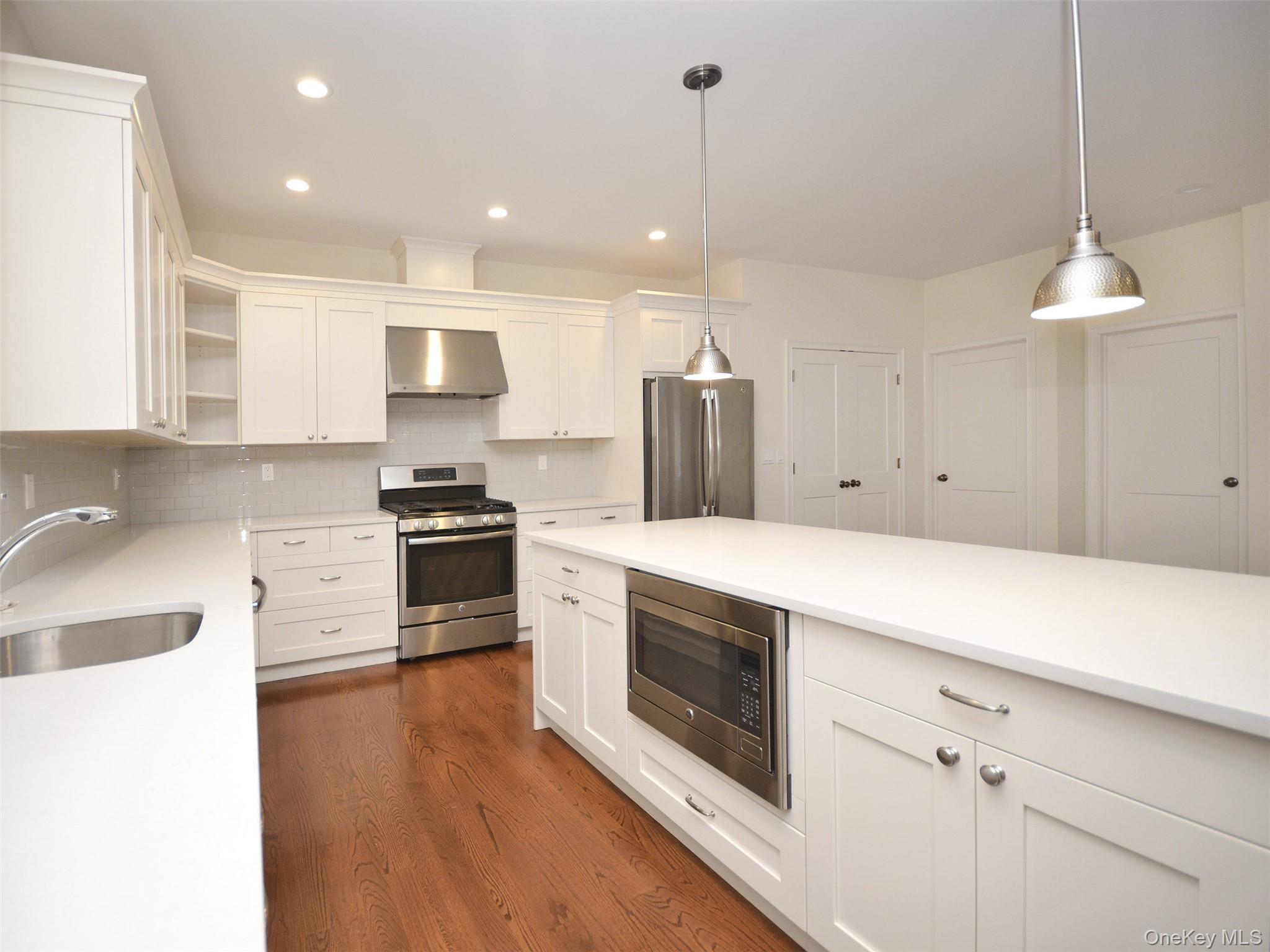 #5 photo, 30 Rear Dunes Lane, पोर्ट वॉशिंगटन Port Washington , NY 11050