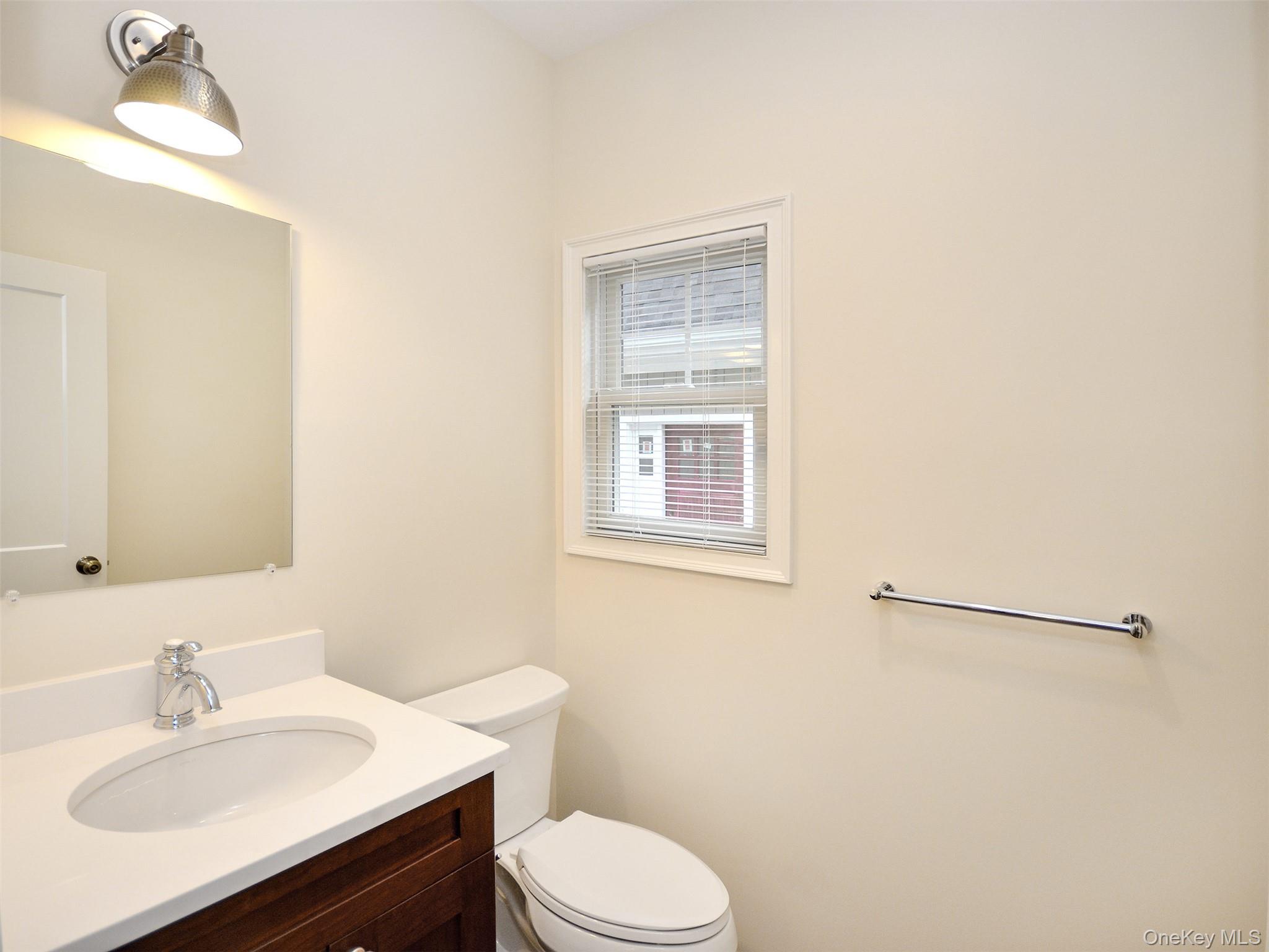 #8 photo, 30 Rear Dunes Lane, पोर्ट वॉशिंगटन Port Washington , NY 11050