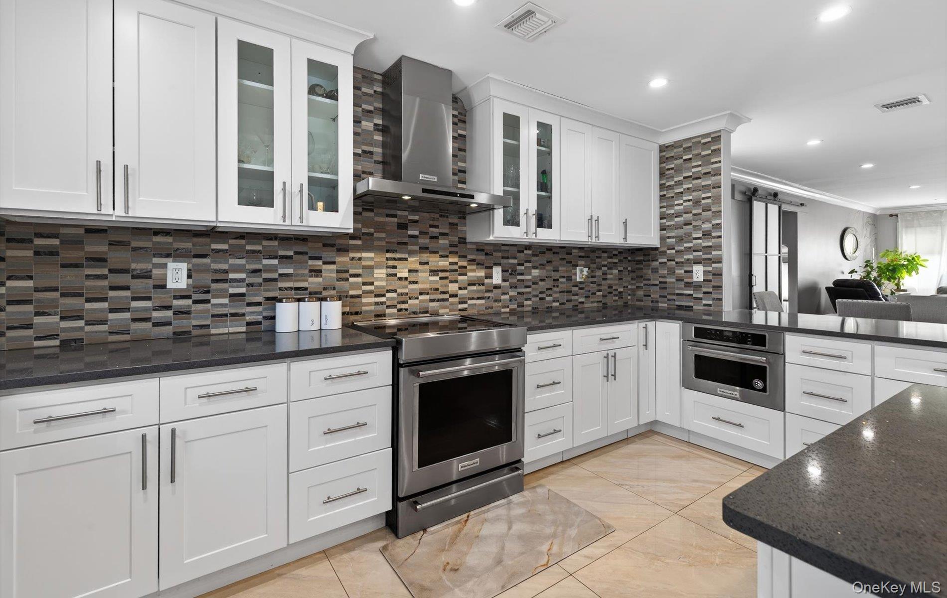 #11 photo, 85 Pengon Circle, East Meadow , NY 11554