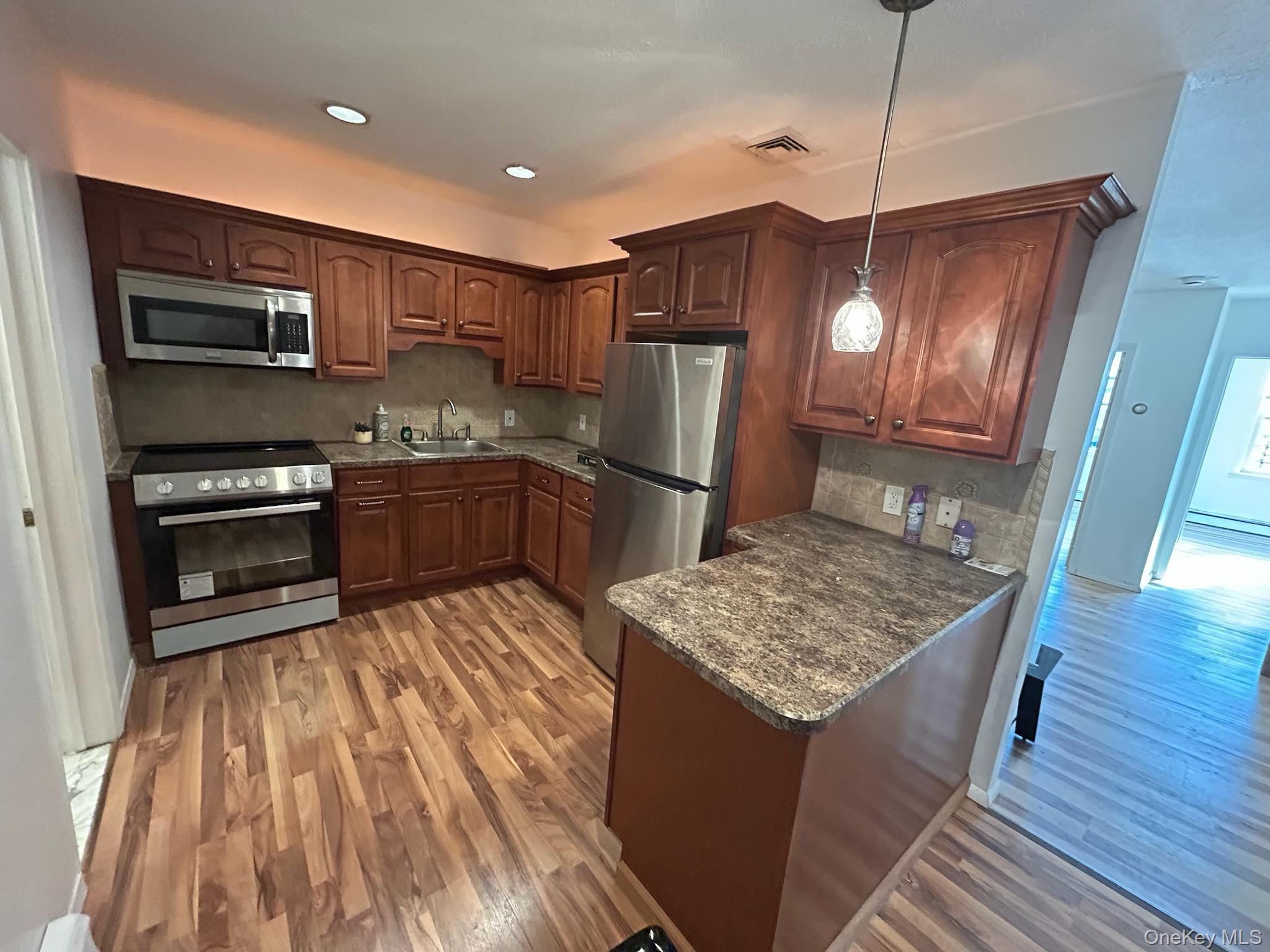 #1 photo, 113-119 Jericho Turnpike, מחוז נסאו Floral Park , NY 11001