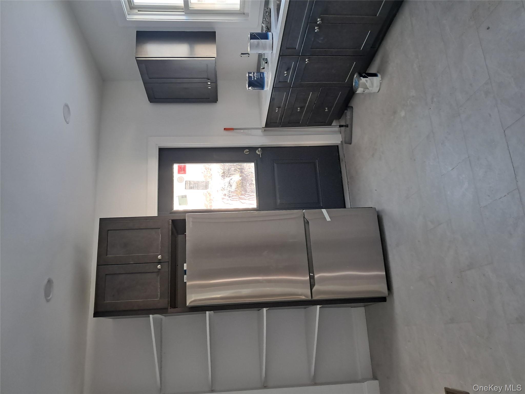 #3 photo, 160 GARFIELD Avenue, Mineola , NY 11501