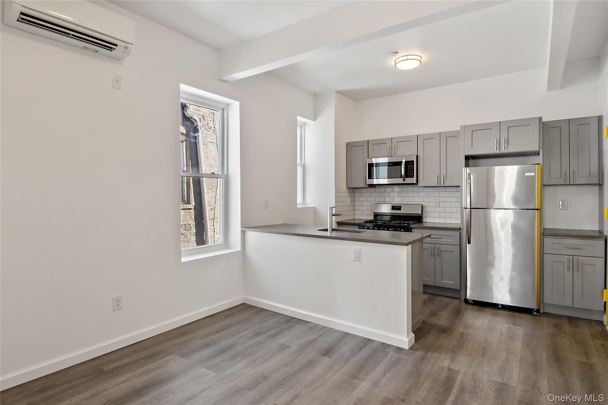 #6 photo, 1047 Morris Avenue, Bronx , NY 10456