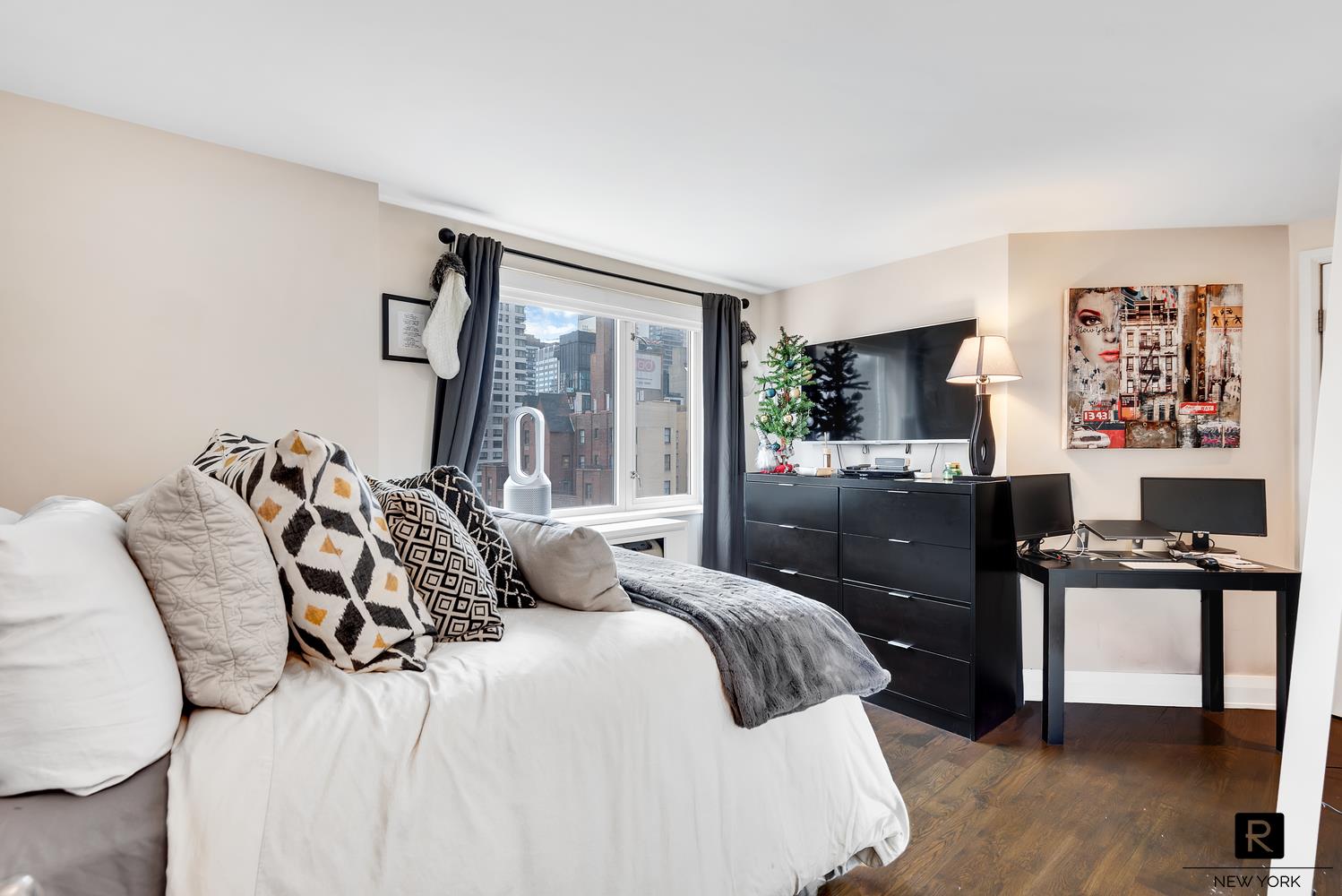 #4 photo, 211 E 51st Street, Turtle Bay , NY 10022