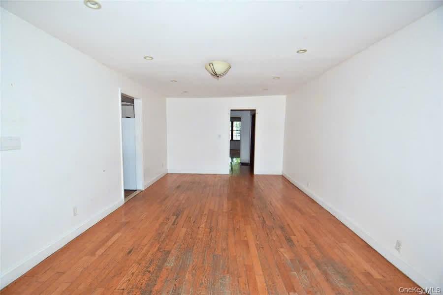 #12 photo, 83-42 159th Street, जमैका Jamaica Hills , NY 11432