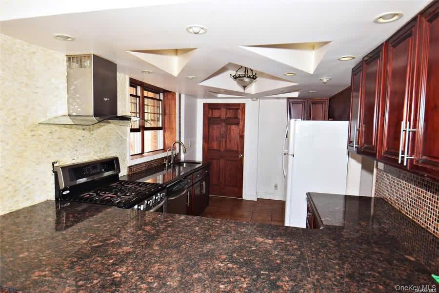 #6 photo, 83-42 159th Street, जमैका Jamaica Hills , NY 11432