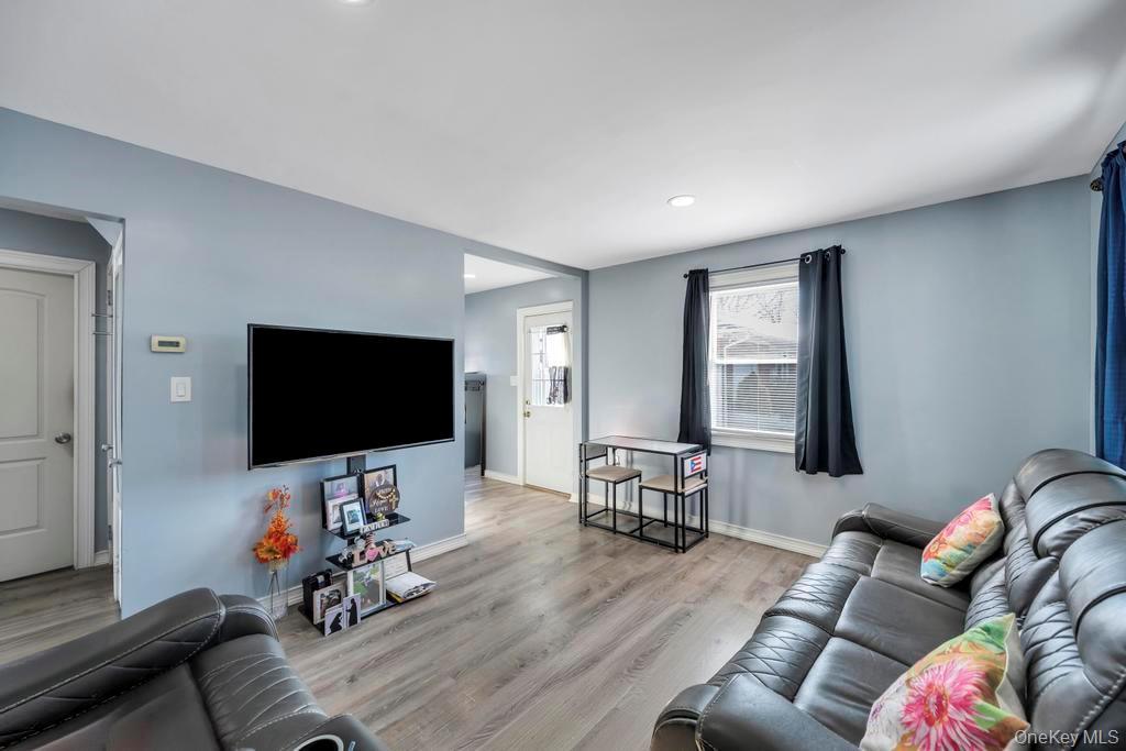 #10 photo, 1333 5th Avenue, Bay Shore , NY 11706