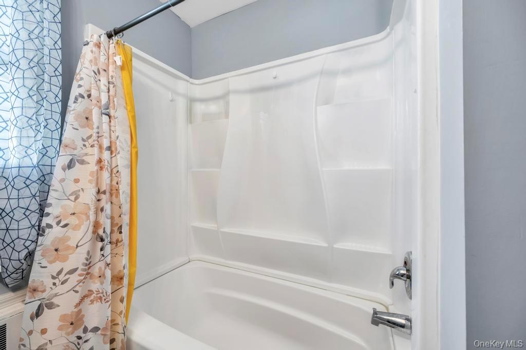 #19 photo, 1333 5th Avenue, Bay Shore , NY 11706