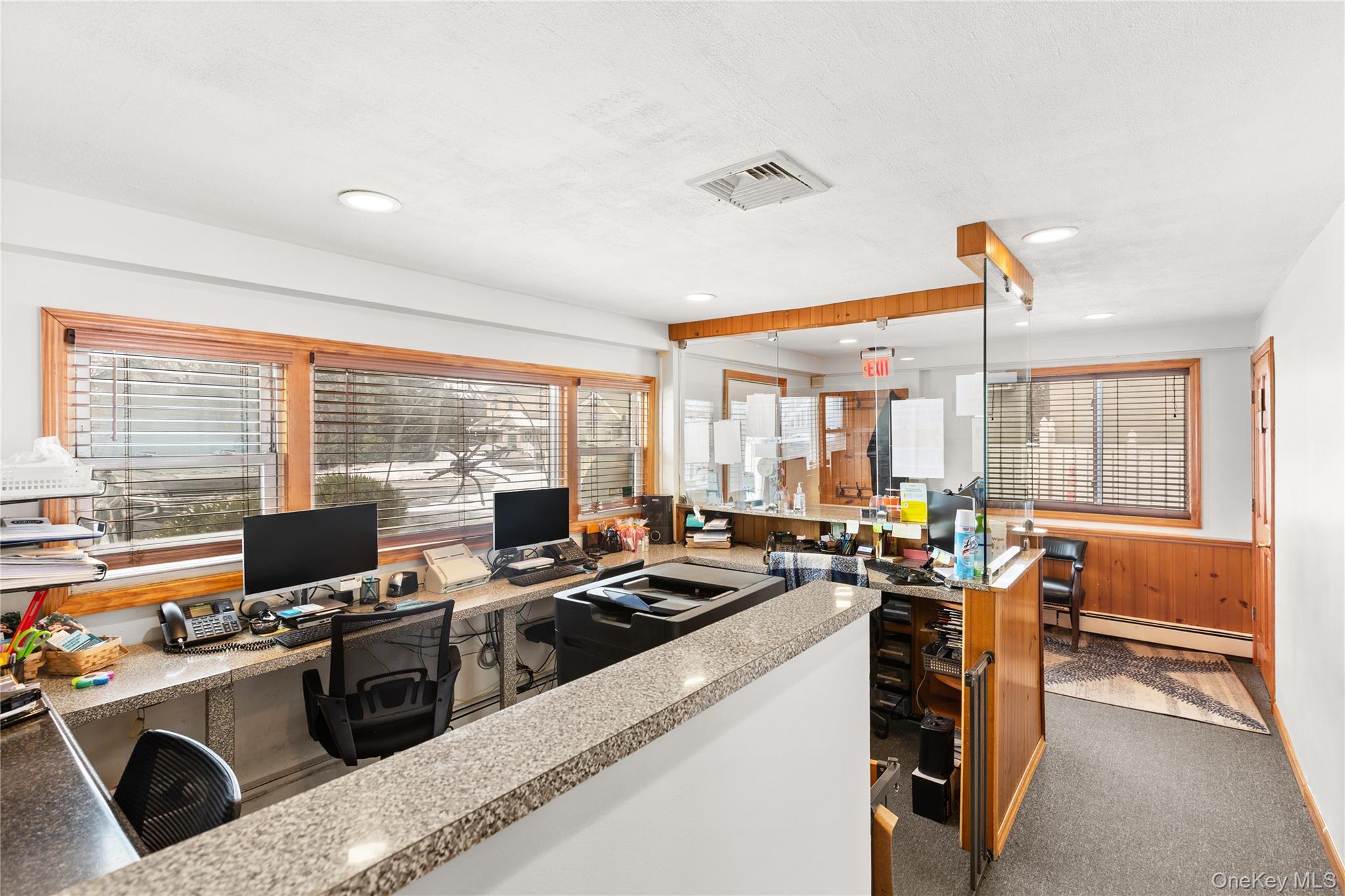 #3 photo, 925 Deer Park Avenue, 东长岛 North Babylon , NY 11703