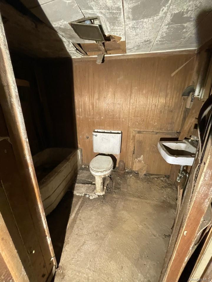 #16 photo, 34 Peach Street, Central Islip , NY 11722