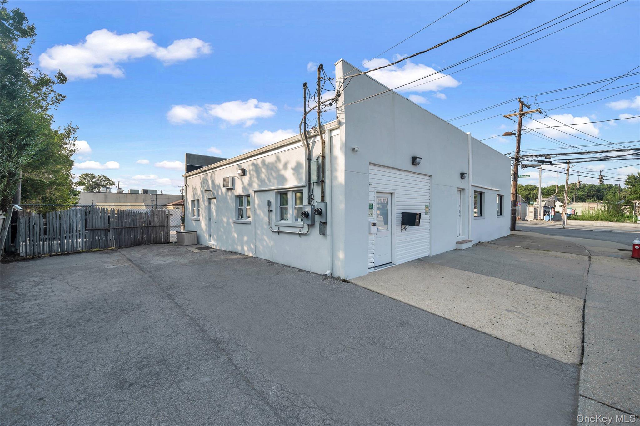 #19 photo, 424 S Broadway, Hicksville , NY 11801