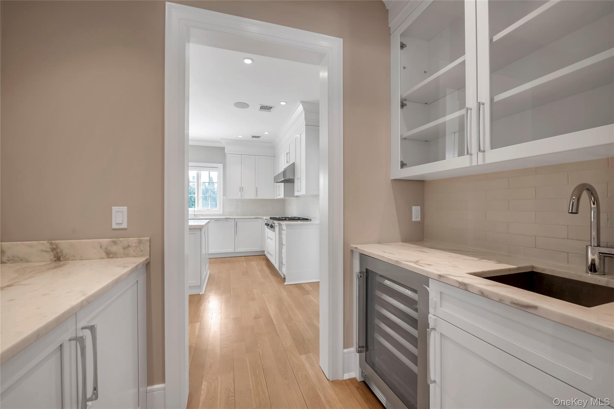 #9 photo, 36 Fenimore Avenue, Garden City , NY 11530