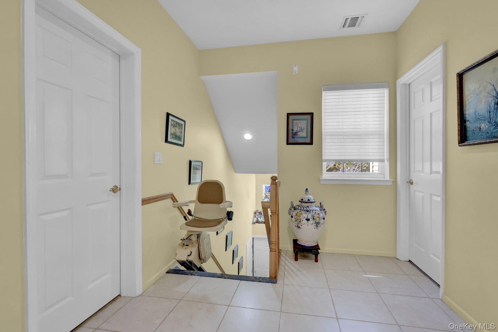 #16 photo, 202 Carriage Lane, नासाउ काउंटी Plainview , NY 11803