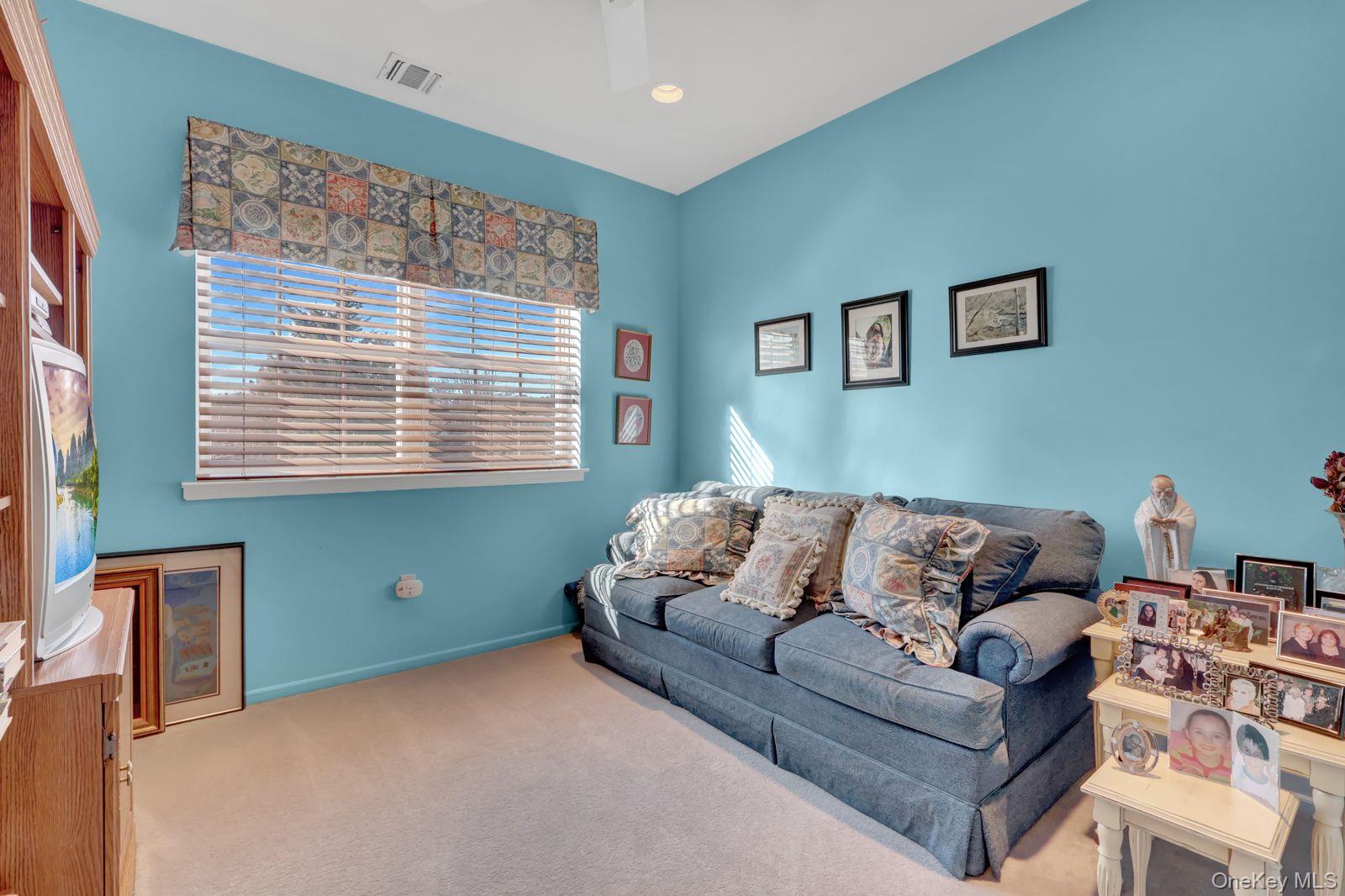 #18 photo, 202 Carriage Lane, नासाउ काउंटी Plainview , NY 11803