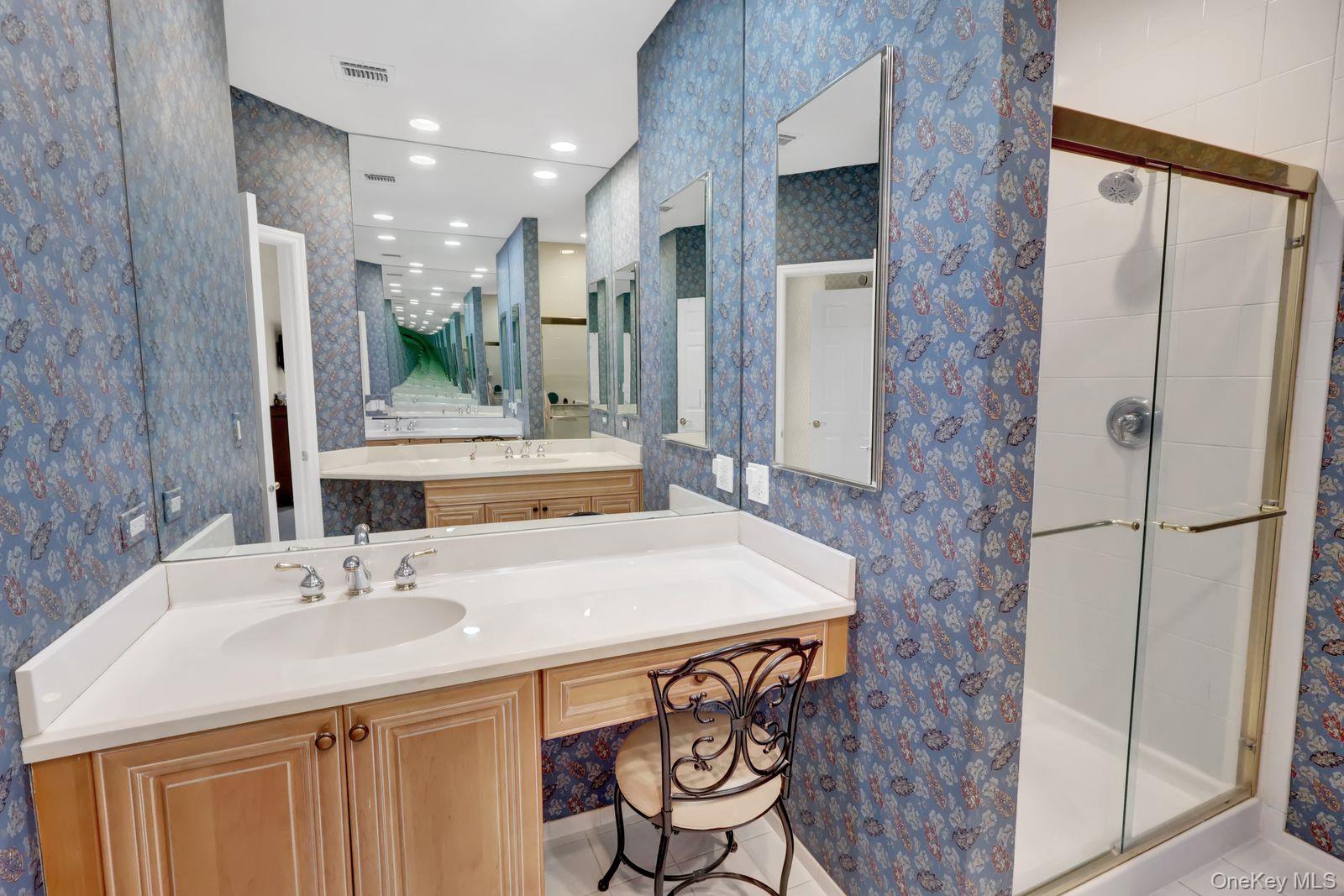 #20 photo, 202 Carriage Lane, नासाउ काउंटी Plainview , NY 11803