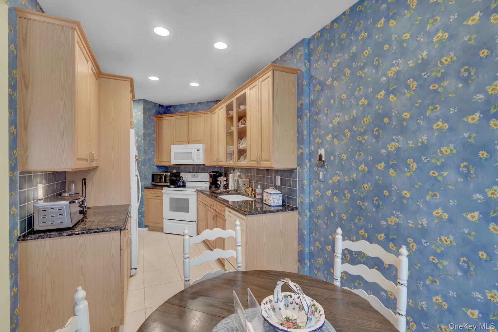 #6 photo, 202 Carriage Lane, नासाउ काउंटी Plainview , NY 11803