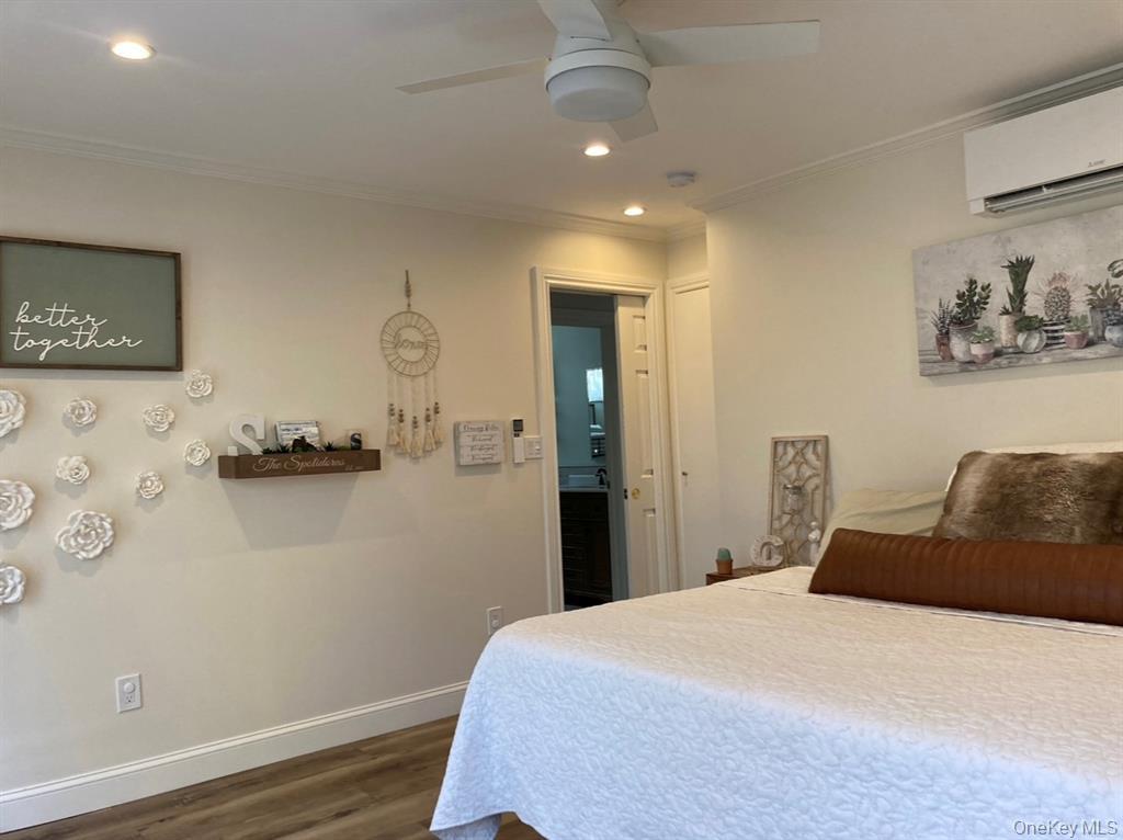 #5 photo, 286 Beachview Street, Copiague , NY 11726