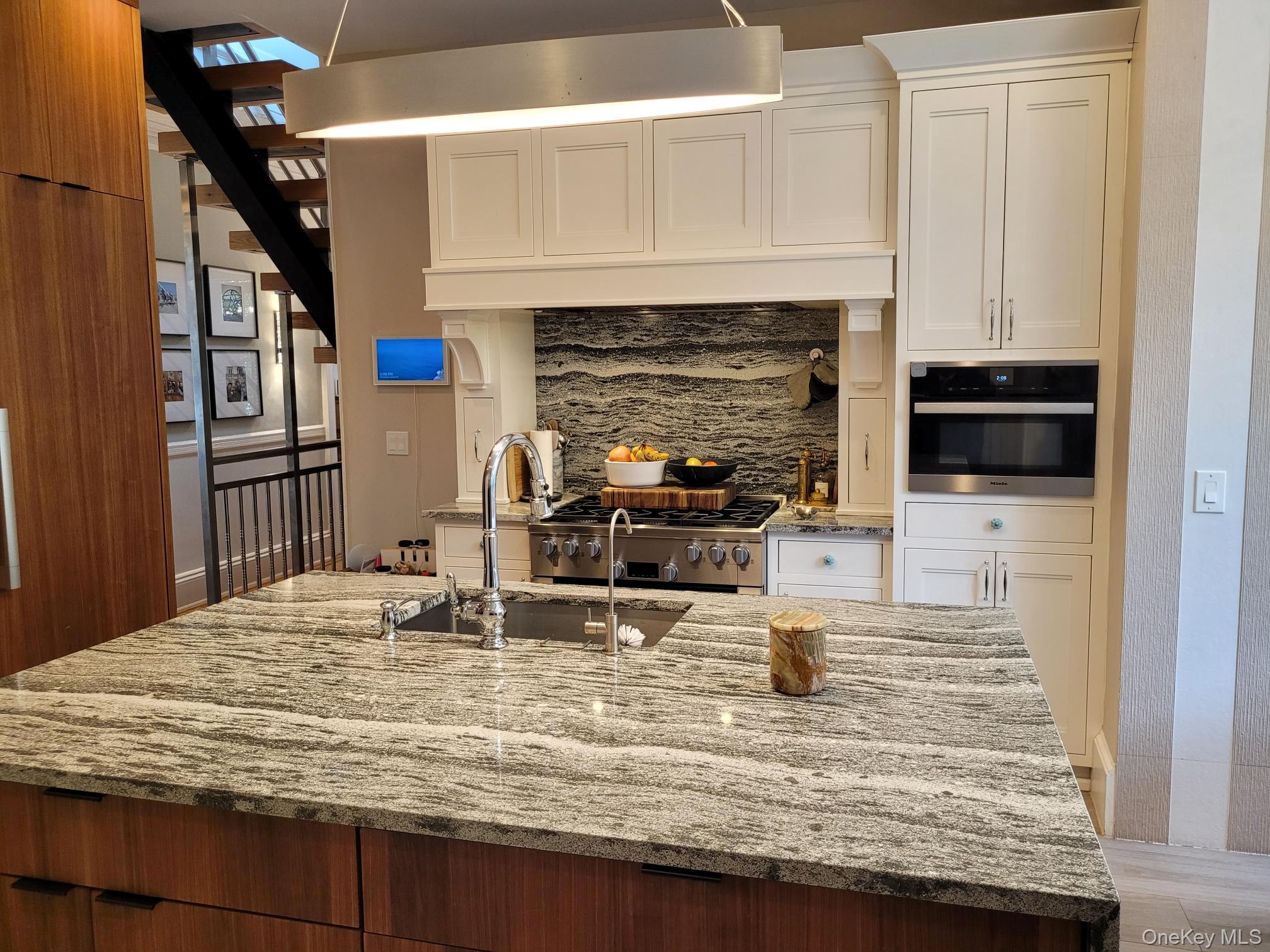 #8 photo, 41 Hilton Avenue, Garden City , NY 11530