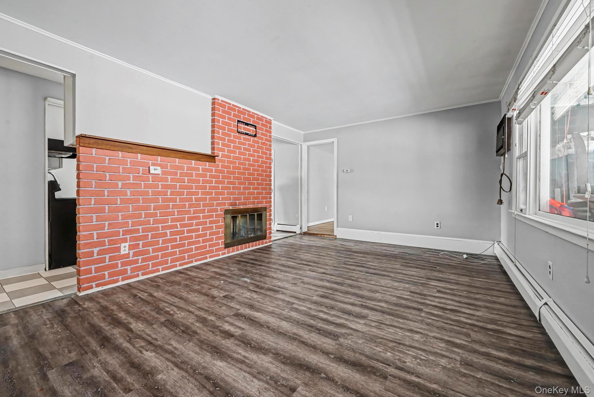 #4 photo, 23 Tiptop Lane, Hicksville , NY 11801