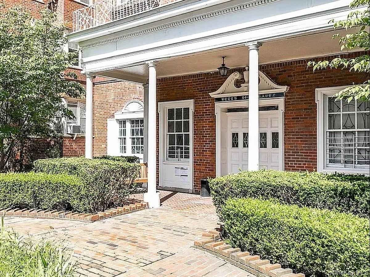 #1 photo, 84-49 168th St, Jamaica Estates , NY 11432