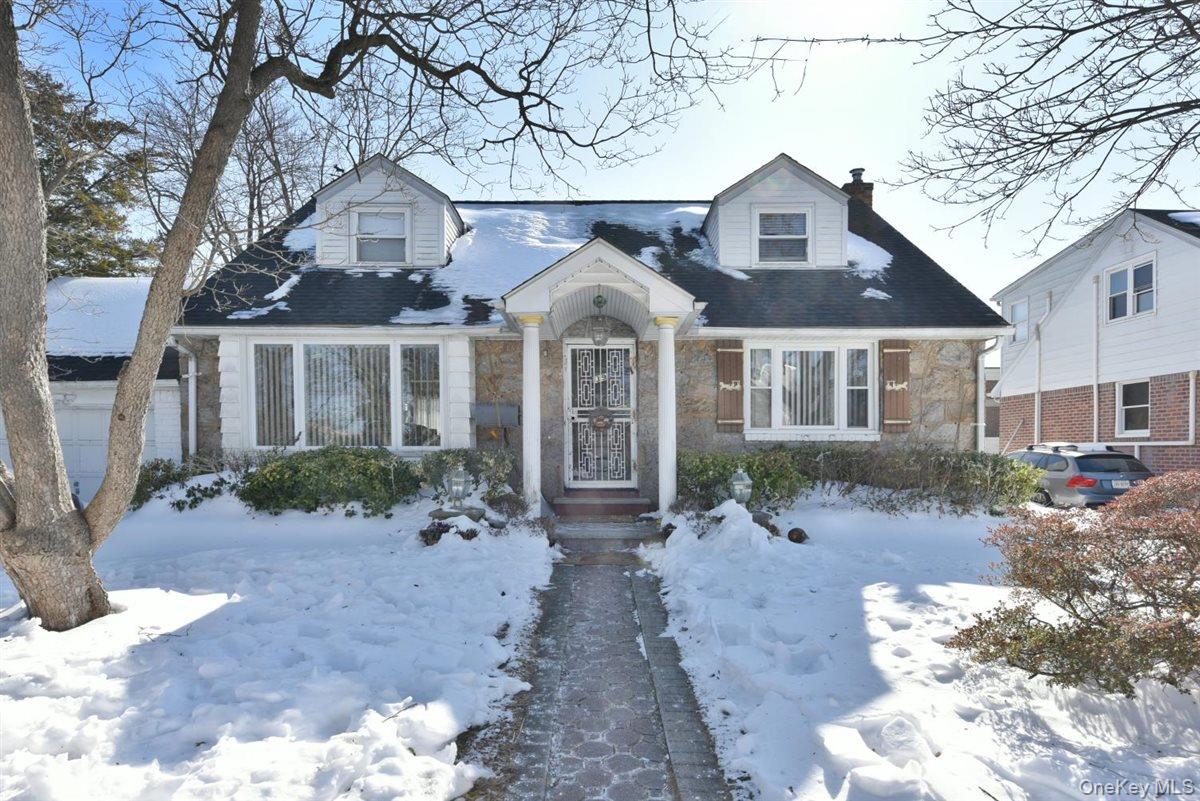 #1 photo, 39 Greentree Road, Mineola , NY 11501