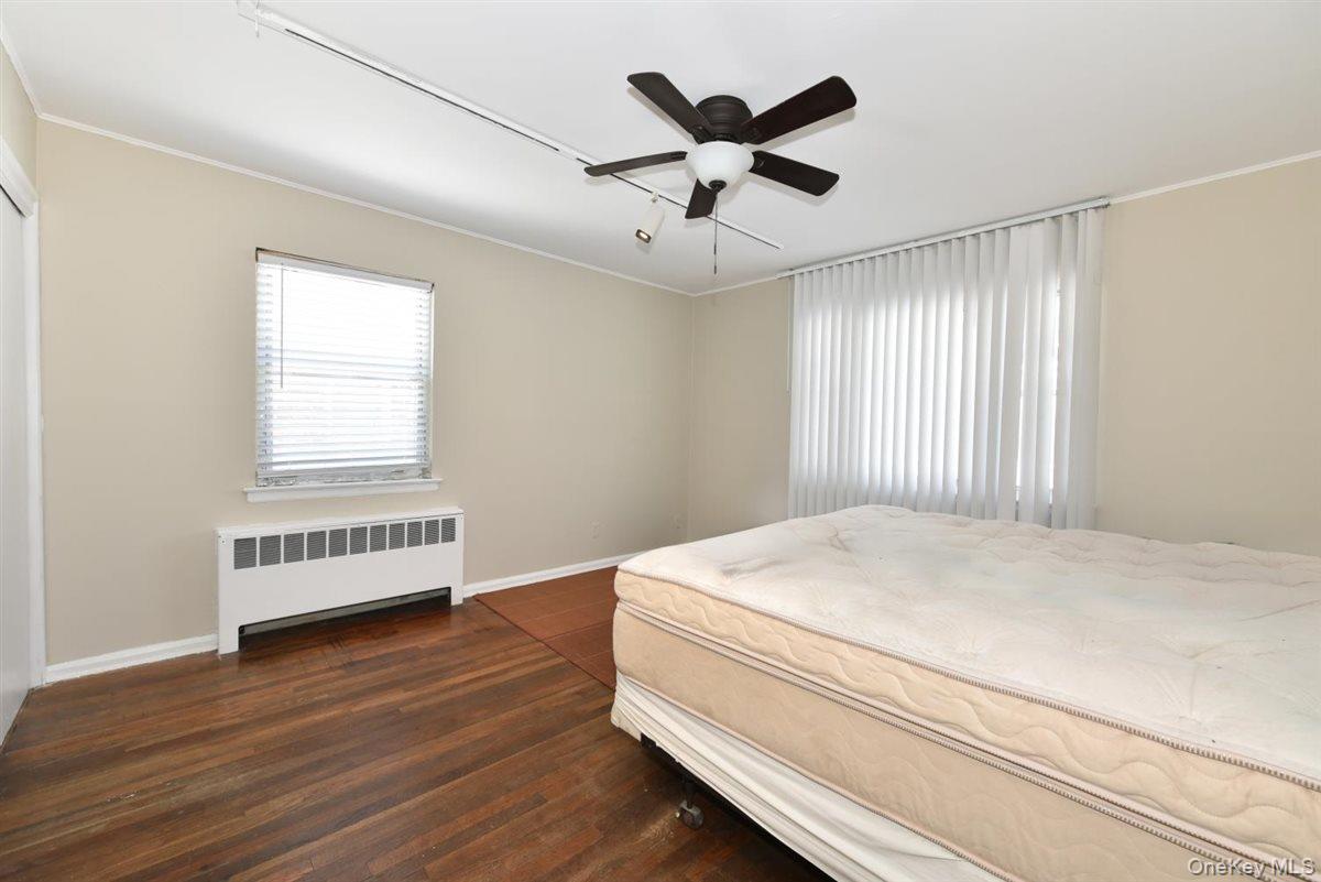 #10 photo, 39 Greentree Road, Mineola , NY 11501