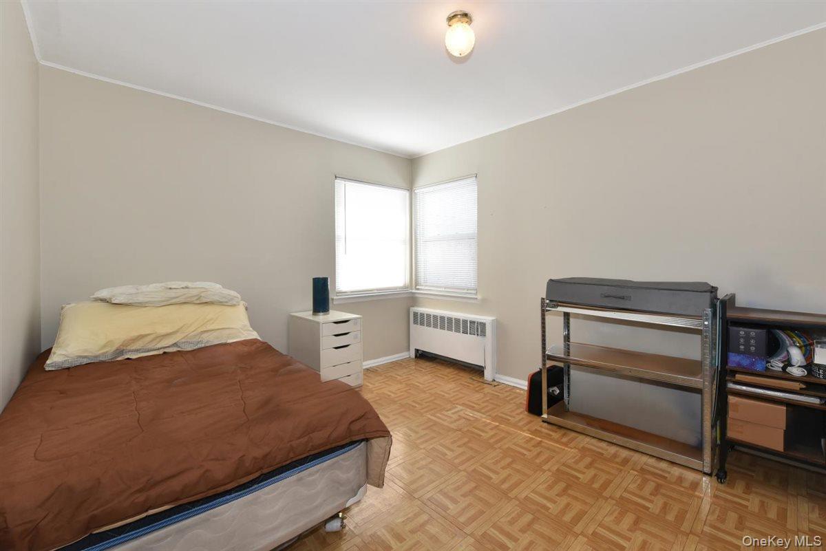 #11 photo, 39 Greentree Road, Mineola , NY 11501