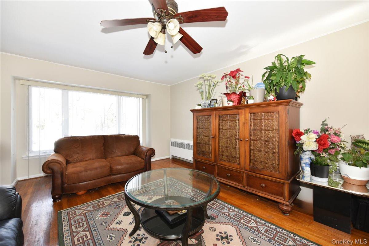 #2 photo, 39 Greentree Road, Mineola , NY 11501