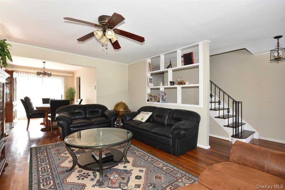 #3 photo, 39 Greentree Road, Mineola , NY 11501