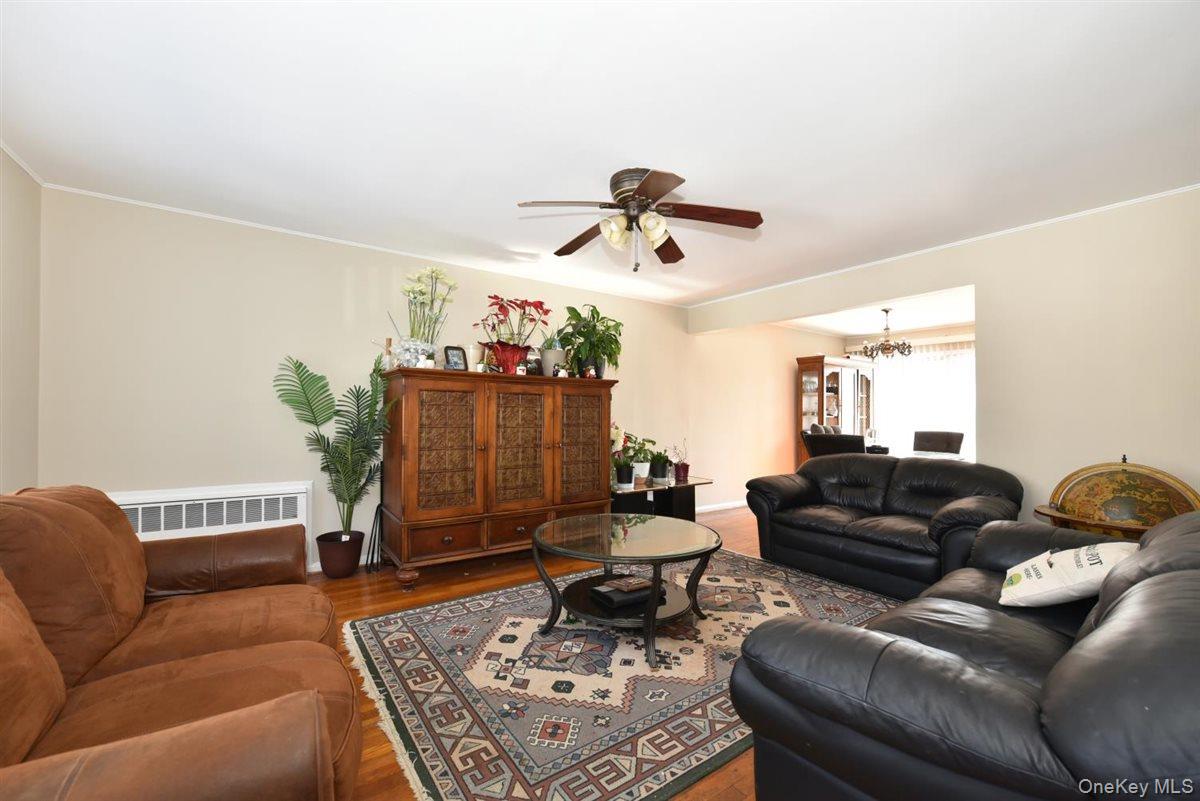 #4 photo, 39 Greentree Road, Mineola , NY 11501