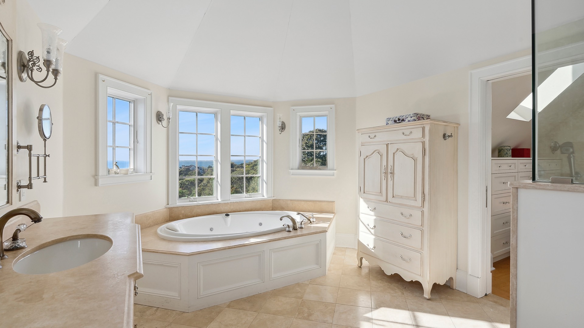 #21 photo, 16 Wills Point Road, מחוז סאפוק Montauk , NY 11954